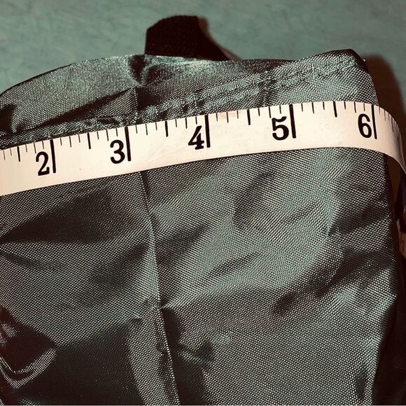 Disney Pete’s Dragon 2016 8 x 6 x 6 soft nylon Lunchbox green w/gold letters NEW - Picture 9 of 10